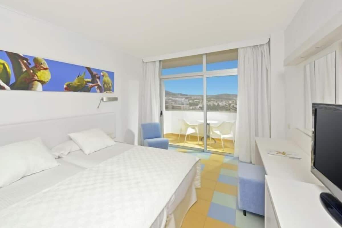 Minibar, Zimmersafe, individuell dekoriert, individuell eingerichtet