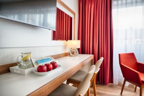 Tremannsrom – standard | Oppholdsområde | TV