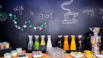 Frühstücksbuffet am Wochenende gegen Gebühr