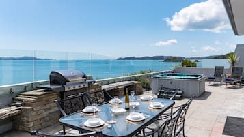 Luxury Room, 3 Bedrooms, Hot Tub, Ocean View | Balcony