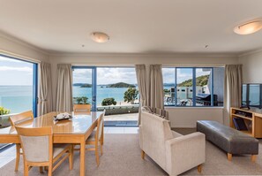 Luxury Room, 2 Bedrooms, Hot Tub, Ocean View | Living area - Blue Pacific Quality Apartments (Paihia)