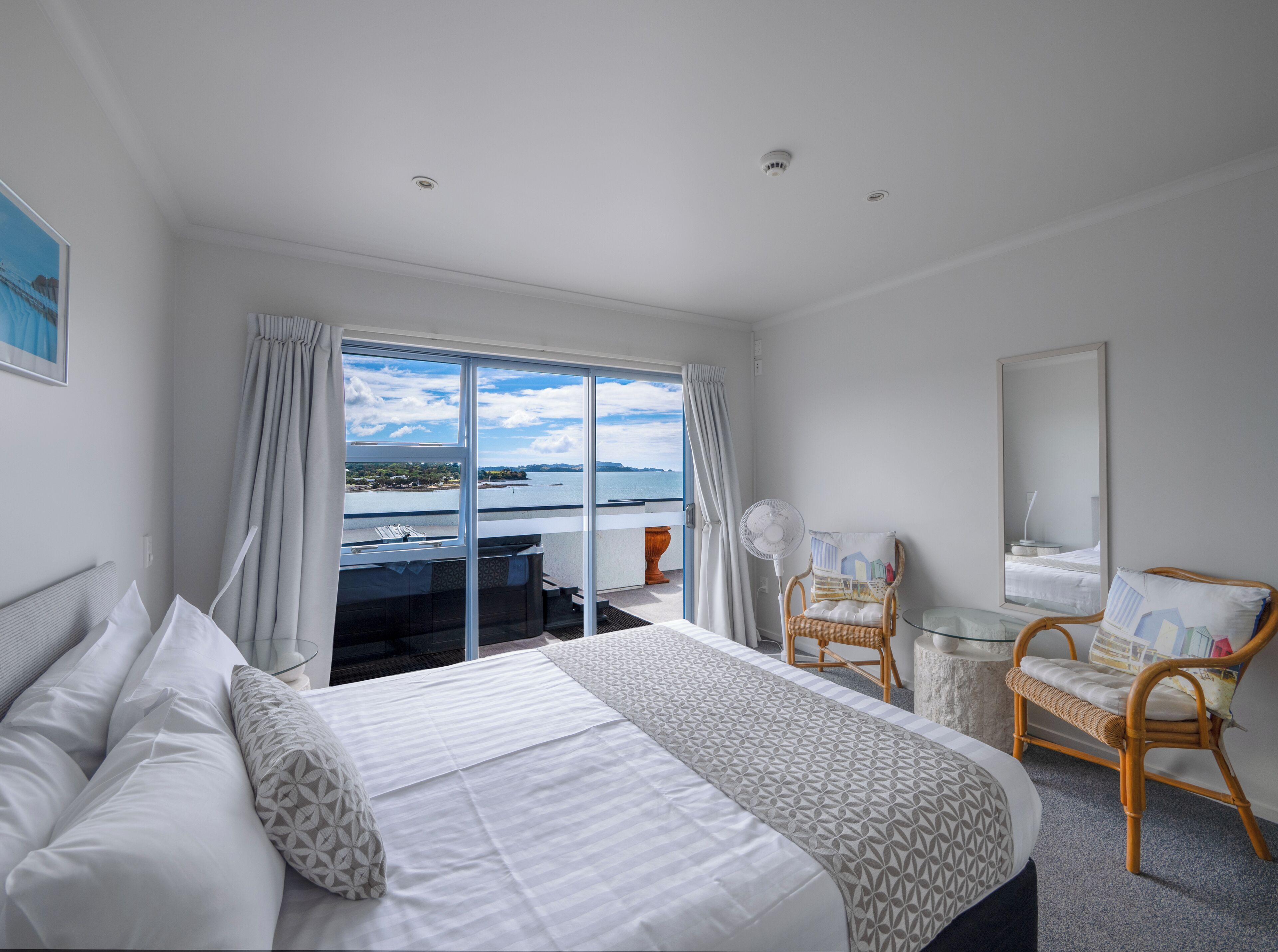Deluxe Apartment, 3 Bedrooms, Hot Tub, Ocean View | Premium bedding, in-room safe, individually furnished