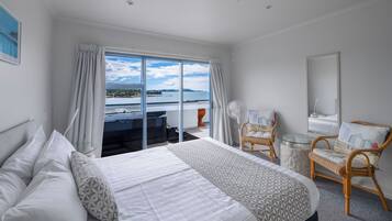 Deluxe Apartment, 3 Bedrooms, Hot Tub, Ocean View | Premium bedding, in-room safe, individually furnished