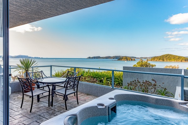 Deluxe Apartment, 2 Bedrooms, Hot Tub, Ocean View | Balcony