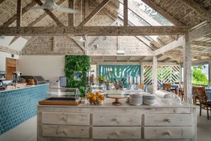 Breakfast, lunch and dinner served  - Villas De Mer (Praslin Island)