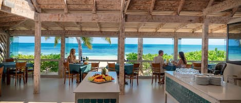 Breakfast, lunch, dinner served; international cuisine