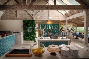 Breakfast, lunch, dinner served; international cuisine 