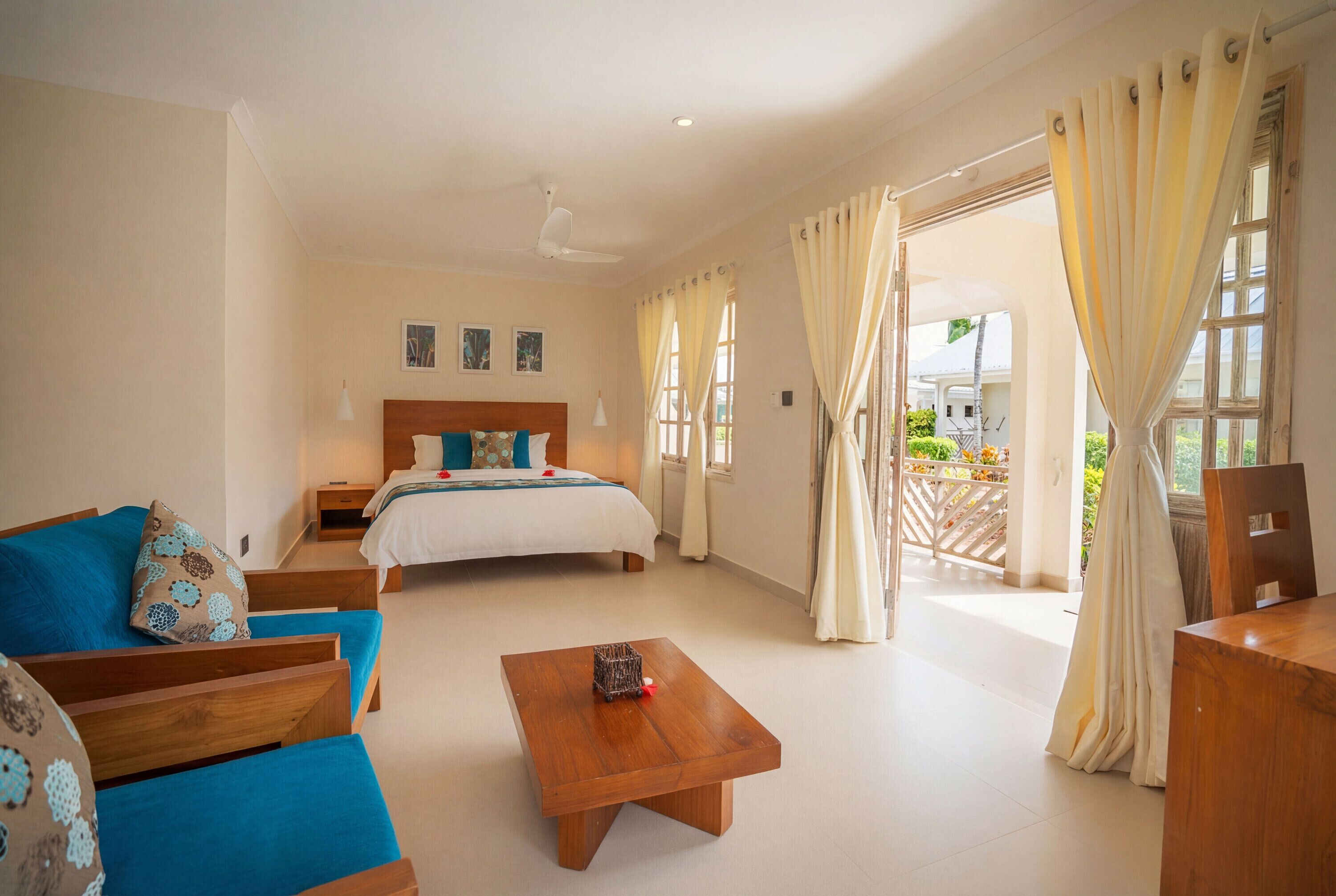 Superior Room | Minibar, in-room safe, desk, iron/ironing board