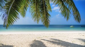 Utsikt mot strand/hav