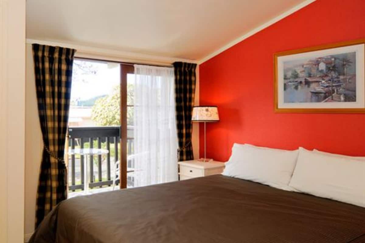 Standard Apartment, 2 Bedrooms | Desk, iron/ironing board, free cots/infant beds, free WiFi