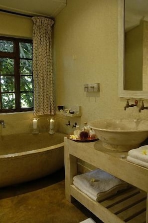 Deep-soaking bathtub, free toiletries, hair dryer, bathrobes