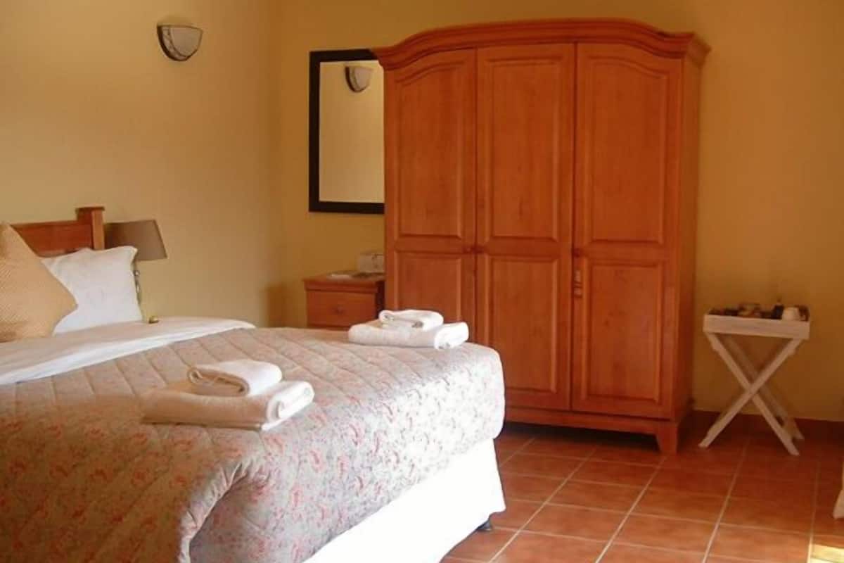 Standard Room (Lavender) | Minibar, iron/ironing board, free cots/infant beds, free WiFi
