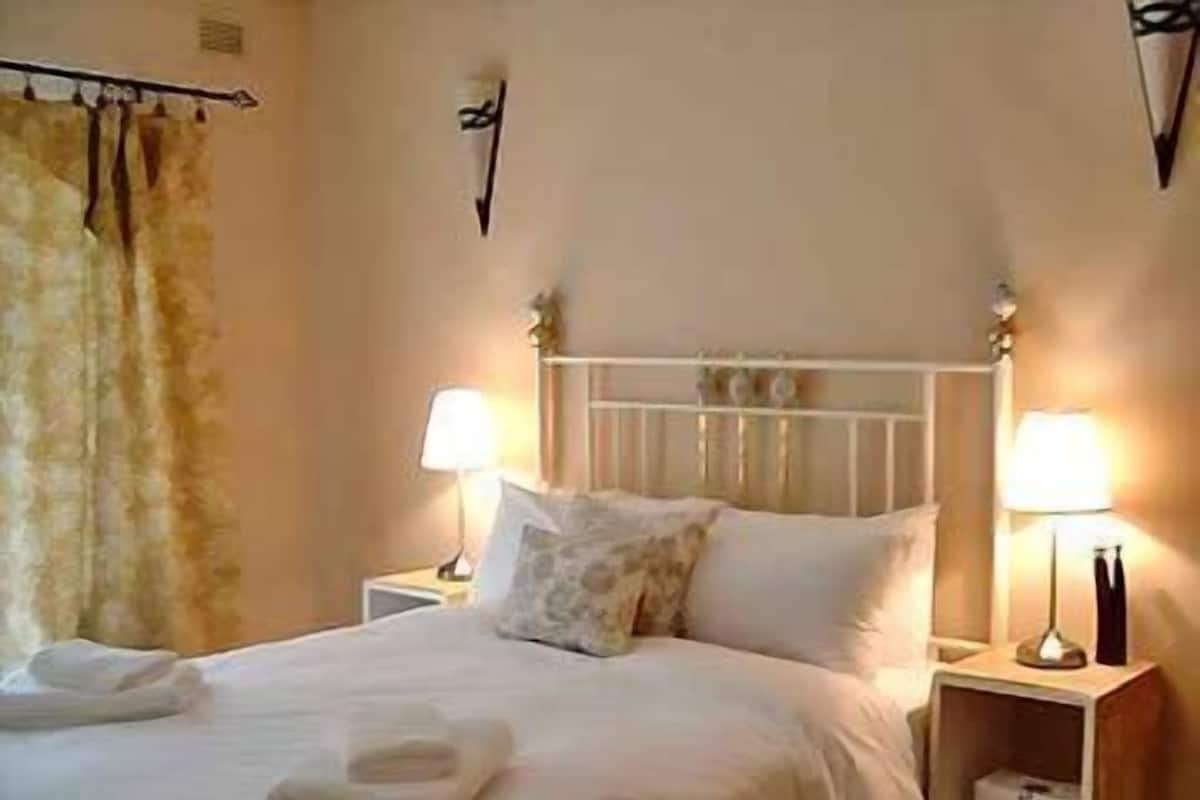 Standard Room, 1 Double Bed (Rose) | Minibar, iron/ironing board, free cots/infant beds, free WiFi