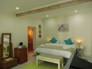 Room (Protea) | Minibar, iron/ironing board, free cribs/infant beds, free WiFi - The Saffron House (Ballito)