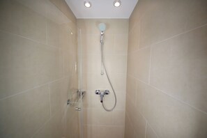 Ducha del cuarto de baño