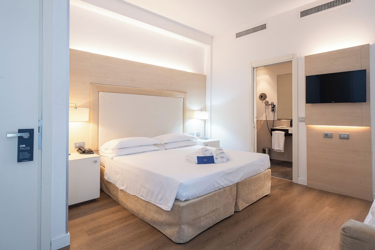 Superior Double or Twin Room | Down duvets, in-room safe, laptop workspace, soundproofing