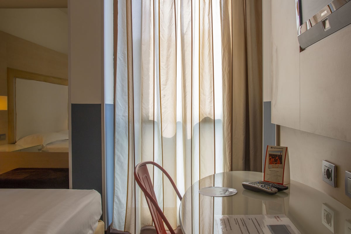 Down duvets, in-room safe, laptop workspace, soundproofing