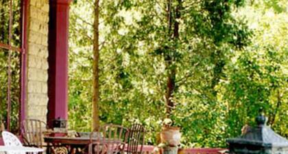 Moondance Inn Bed & Breakfast