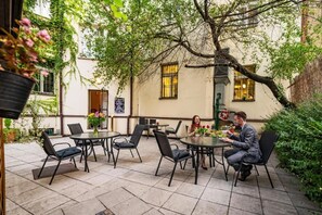 Terrace/patio - Hotel U Divadla (Prague)
