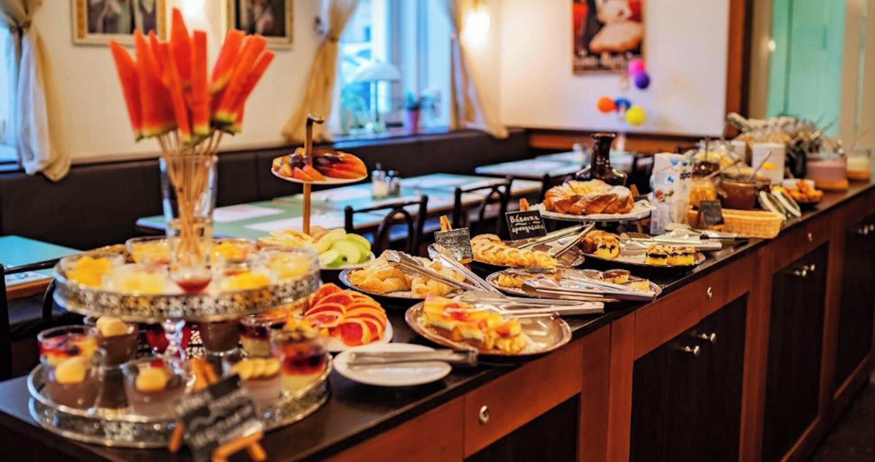 Daily buffet breakfast (CZK 300 per person)