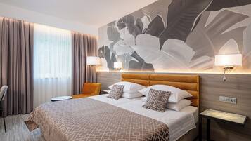 In-room safe, soundproofing, iron/ironing board, free WiFi