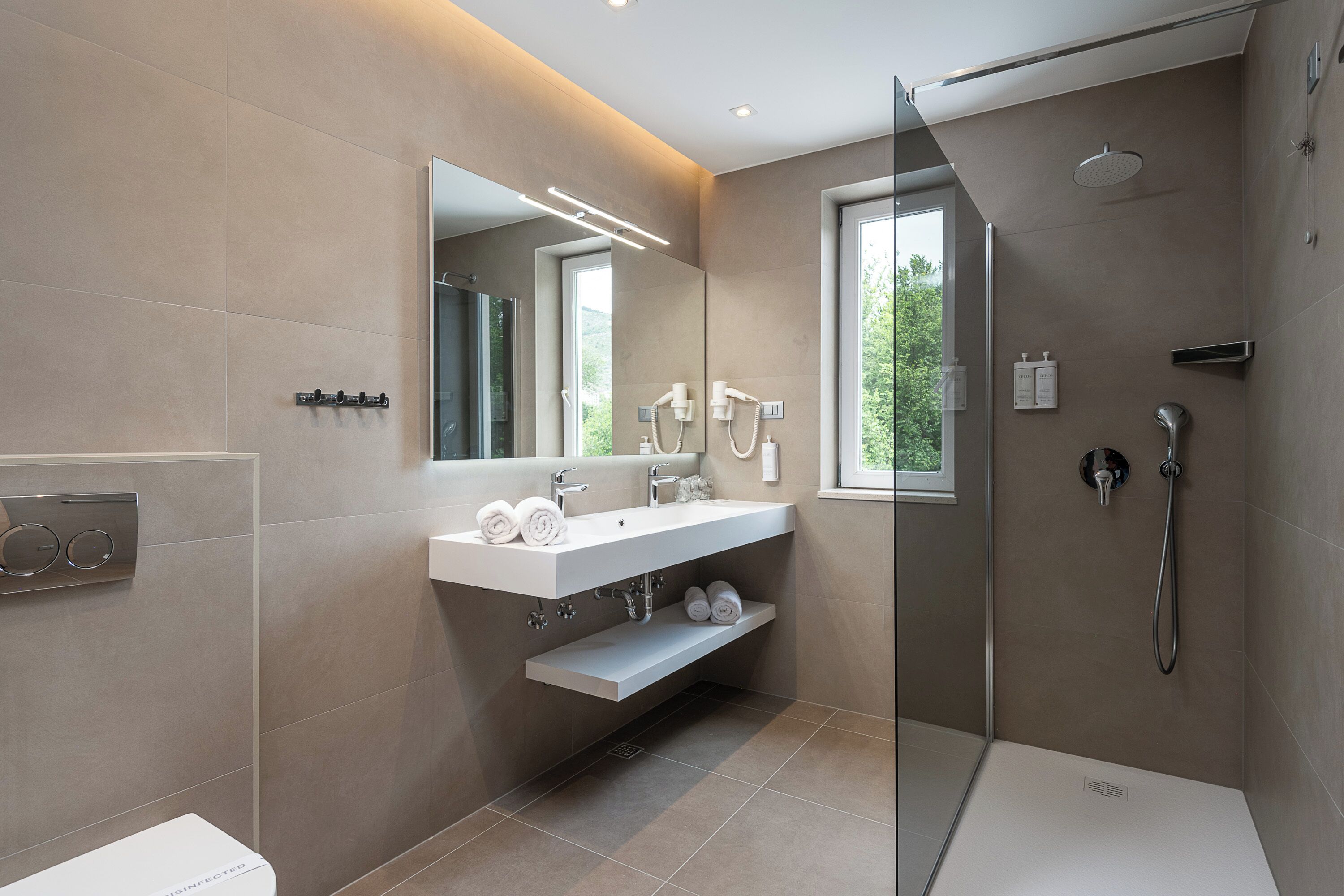 standard triple room | bathroom | shower, hair dryer, towels