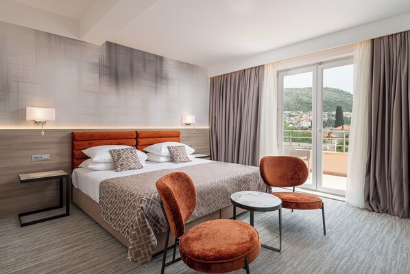 In-room safe, soundproofing, iron/ironing board, free WiFi