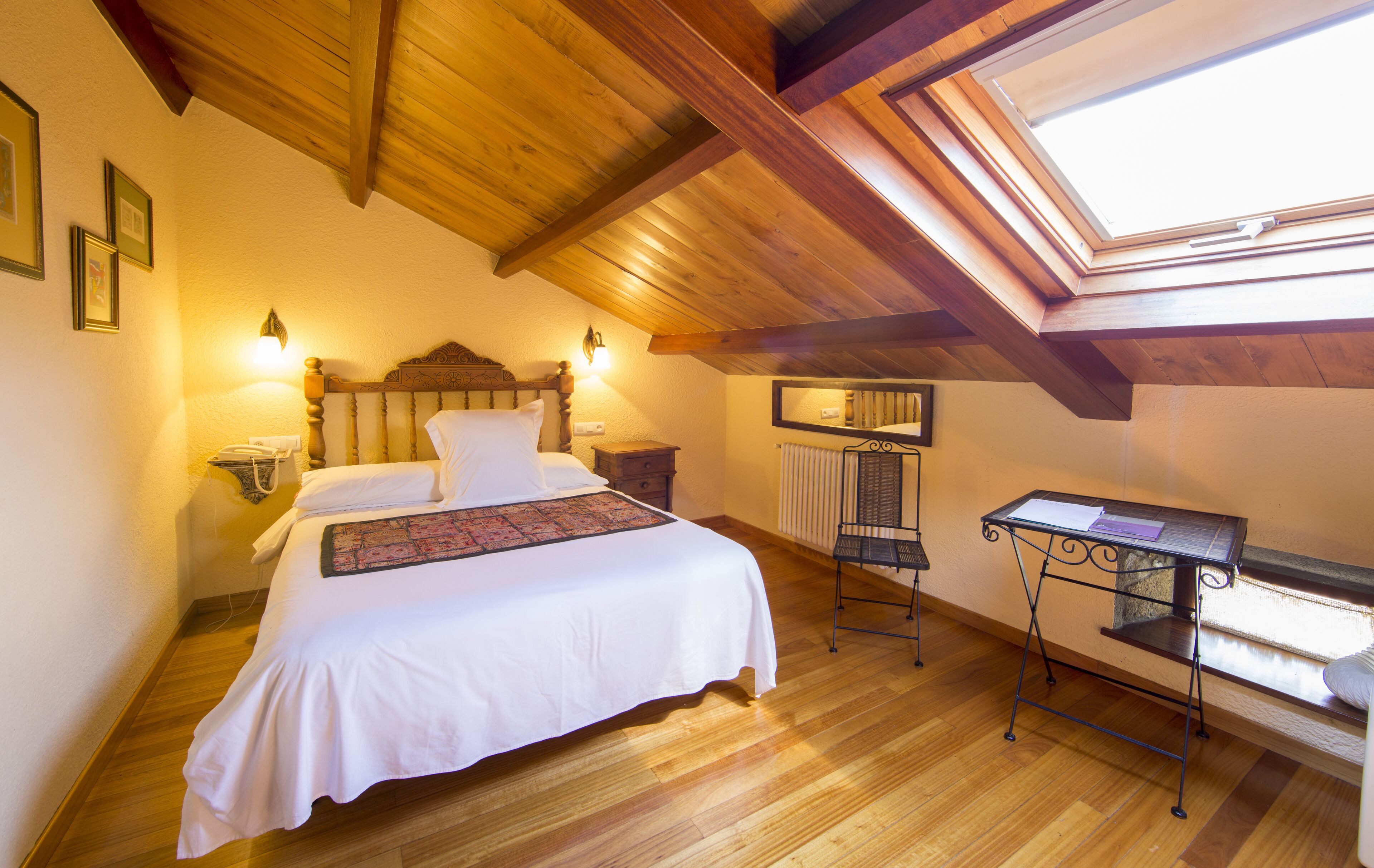 family room, 1 bedroom | 1 bedroom, individually decorated, desk, free wifi