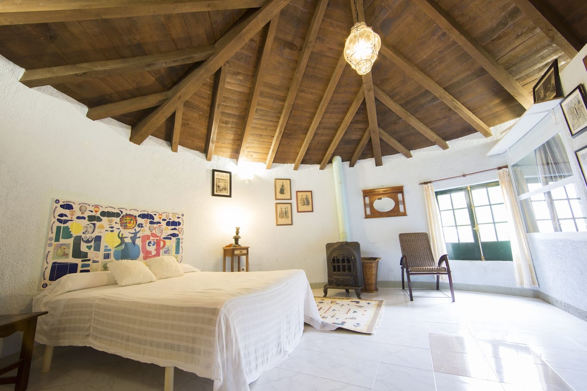 1 bedroom, individually decorated, desk, free wifi