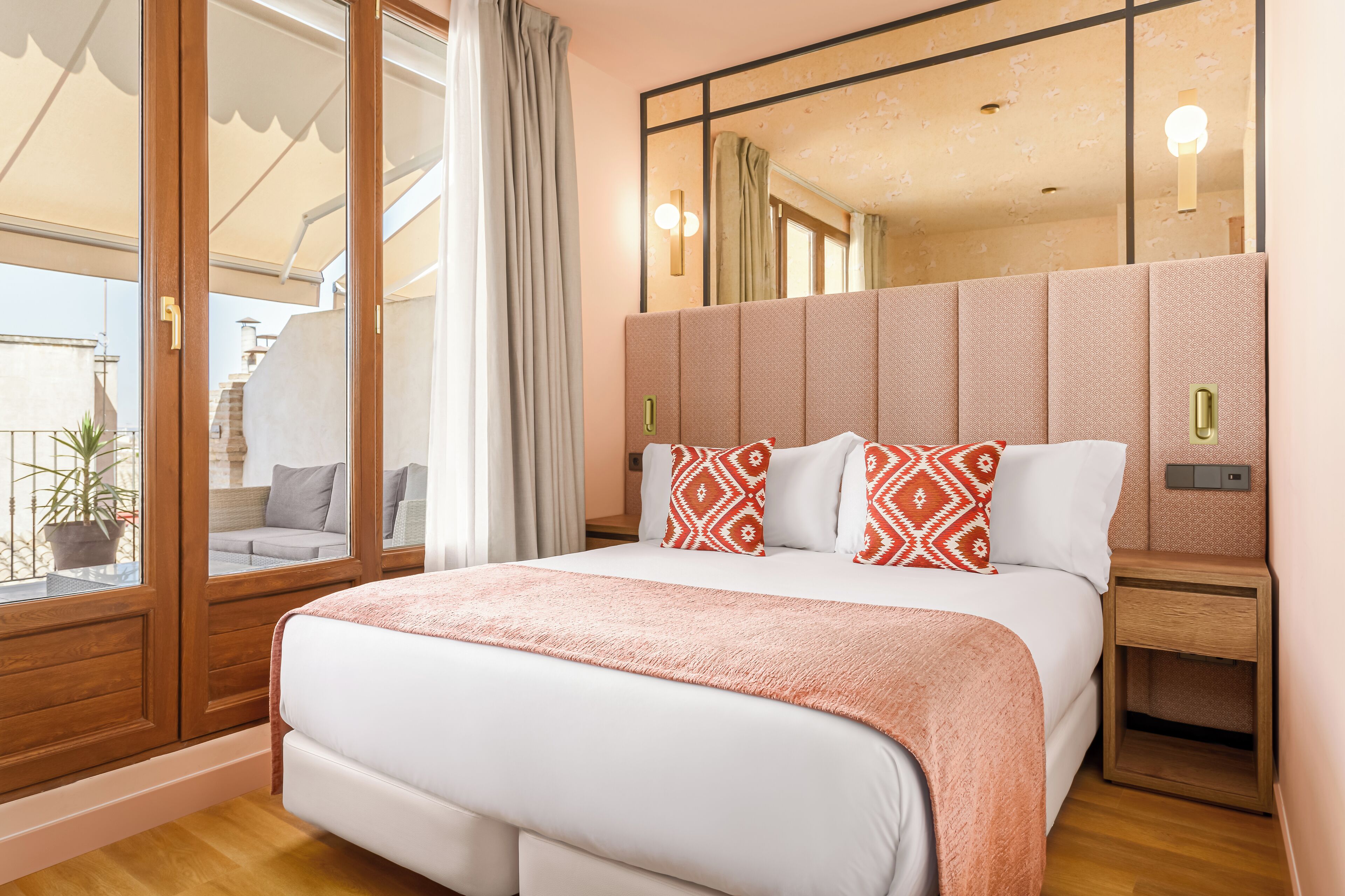 double room, terrace | 1 bedroom, minibar, in-room safe, soundproofing