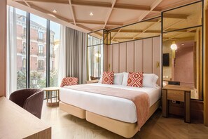 Minibar, caja de seguridad en la habitación y sistema de insonorización 