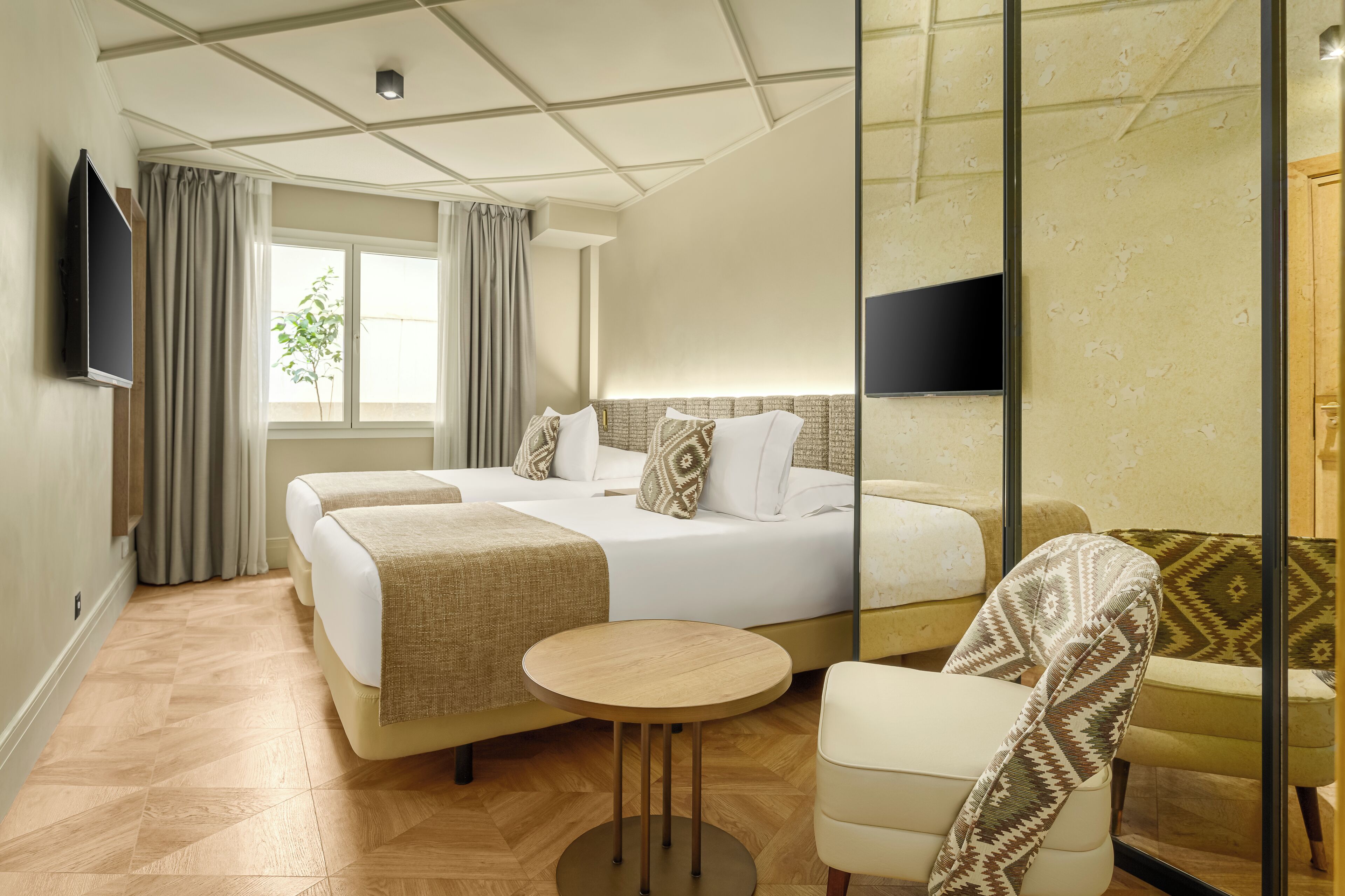 double room | 1 bedroom, minibar, in-room safe, soundproofing