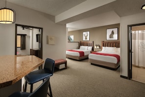 Grand Bear Suite - Water Park Included | In-room safe, iron/ironing board, Internet, bed sheets