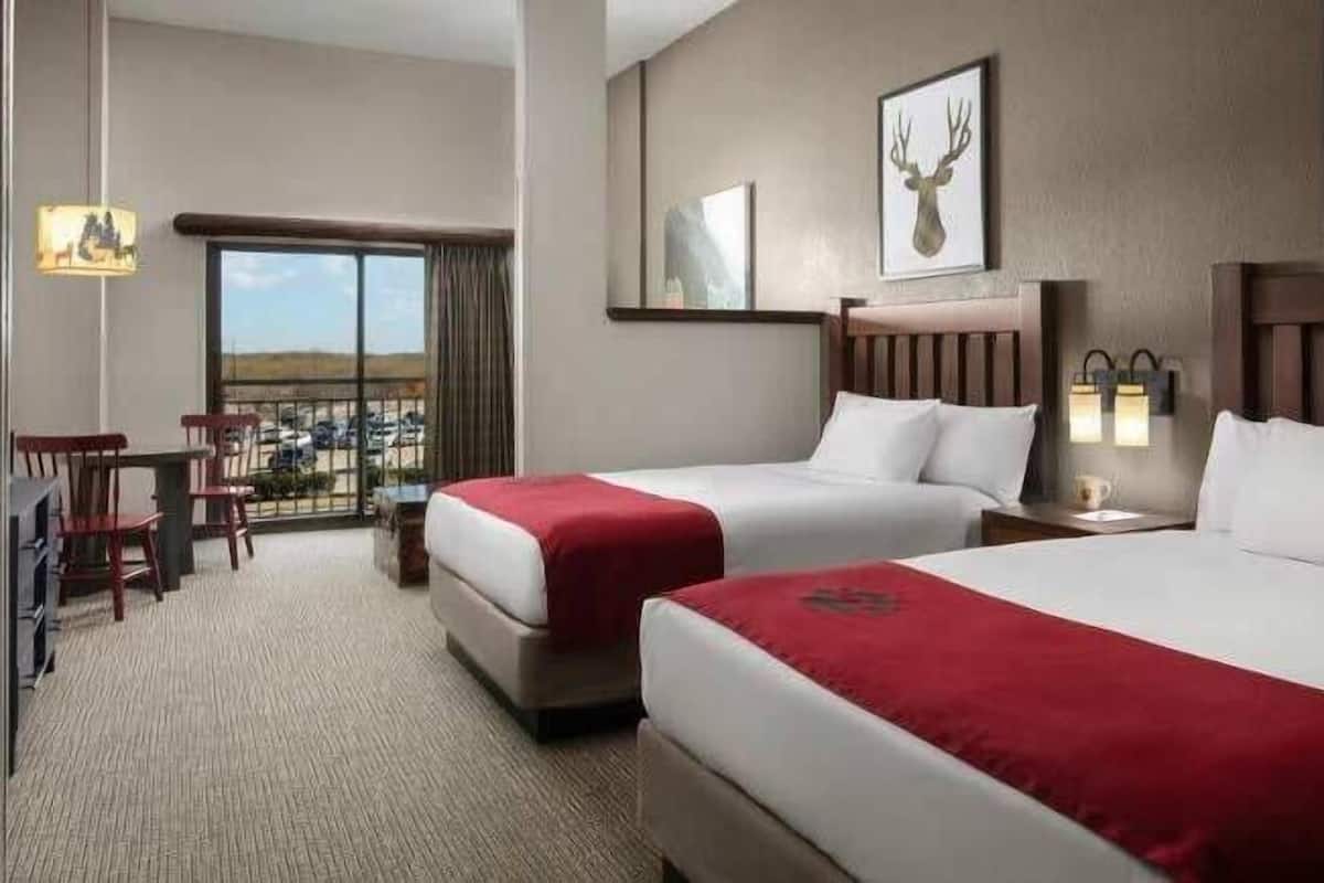 Suite (Grand Bear Suite - Water Park Incl) | In-room safe, iron/ironing board, high-speed internet, alarm clocks