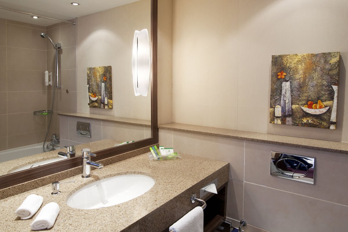 bathtub, free toiletries, hair dryer, slippers