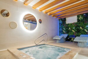 Sauna, Whirlpool, Dampfbad, klassische Massagen, Massageanwendungen