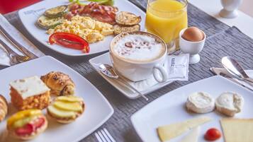 Dagelijks uitgebreid ontbijt (EUR 17 per persoon)