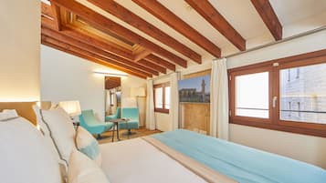 Superior Double Room | 1 bedroom, minibar, in-room safe, blackout curtains