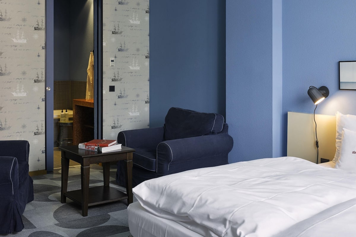 Premium bedding, down duvets, minibar, in-room safe