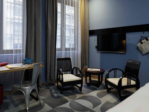 Large | Roupas de cama premium, edredons de pluma, frigobar, cofres nos quartos