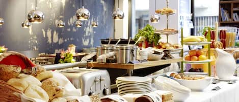 Daily full breakfast (EUR 27 per person)