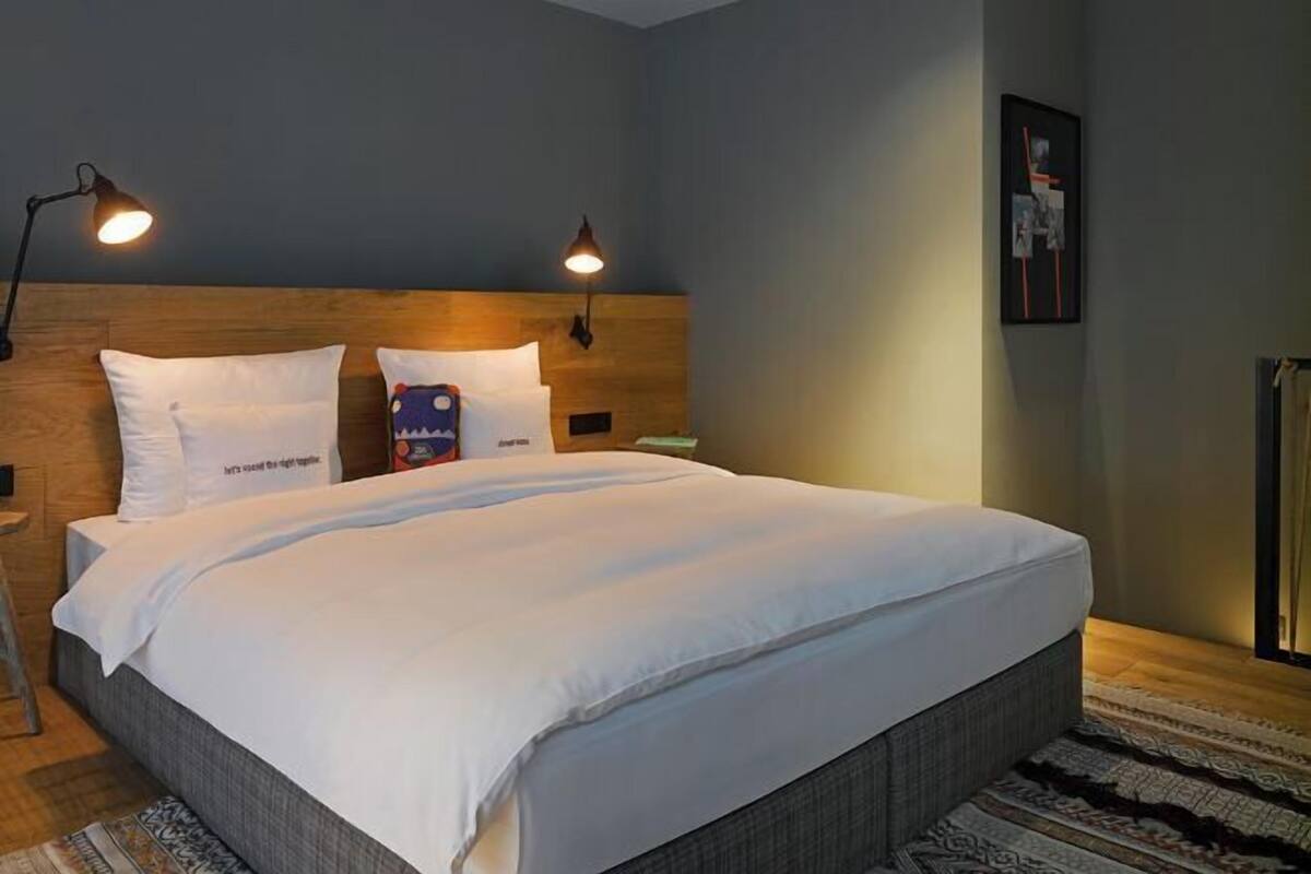 Roupas de cama premium, edredons de pluma, frigobar, cofres nos quartos