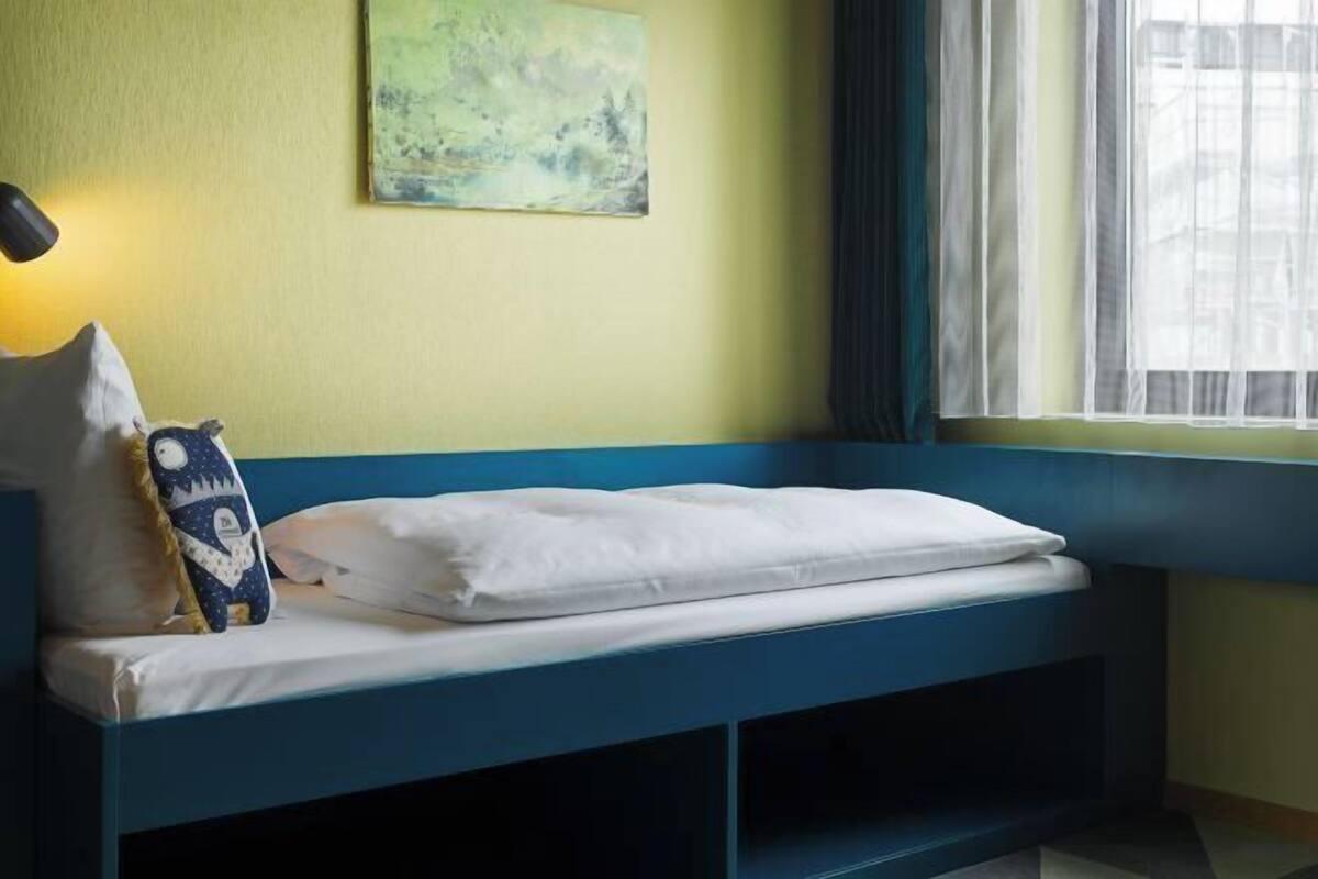 Roupas de cama premium, edredons de pluma, frigobar, cofres nos quartos