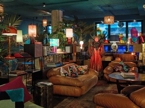 Coin salon dans le hall