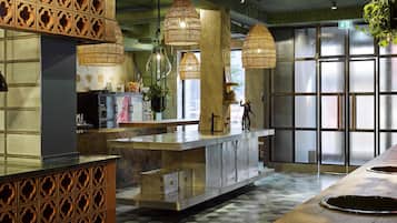 Café da manhã, almoço e jantar