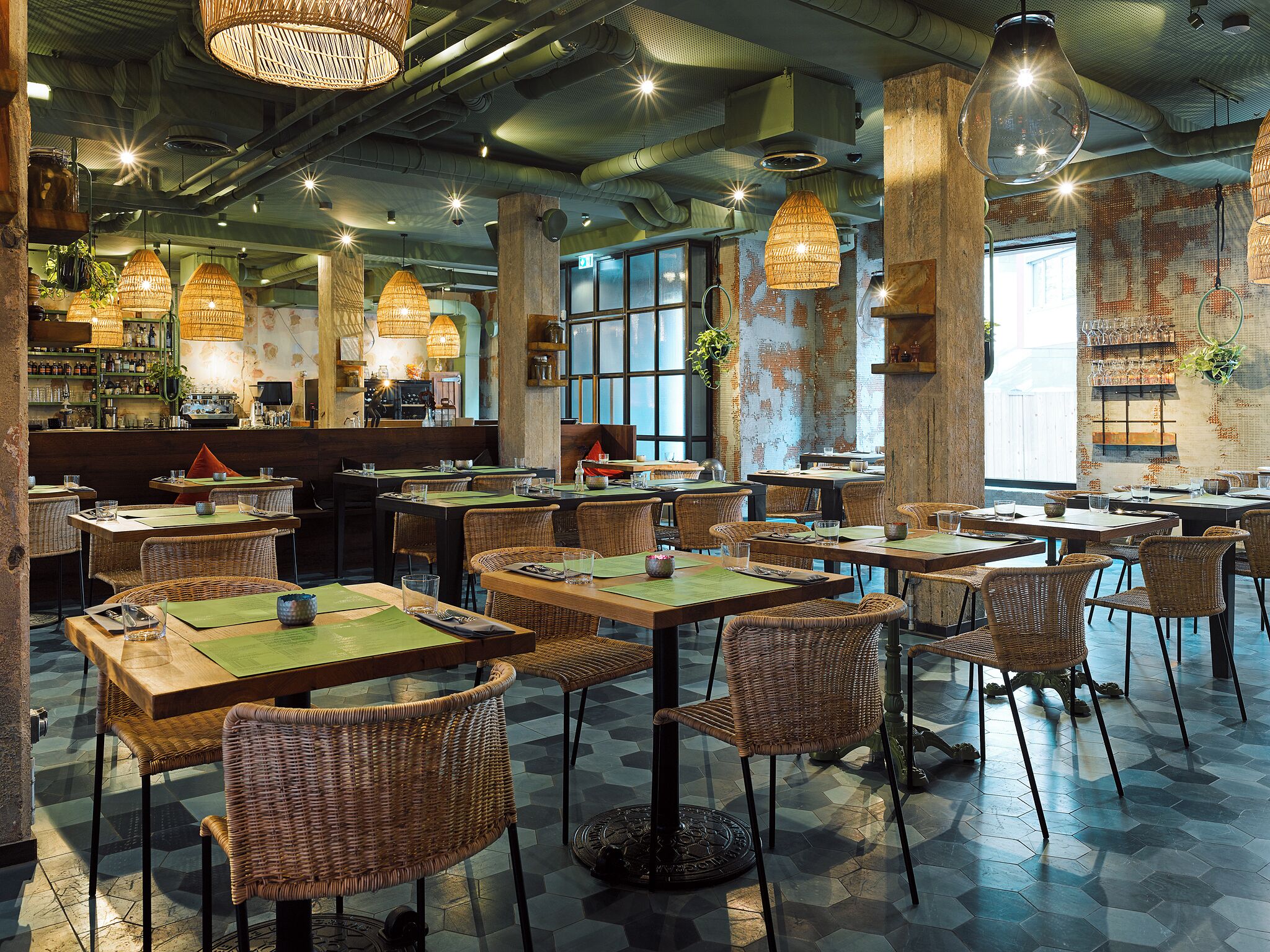 Daily full breakfast (EUR 27 per person)