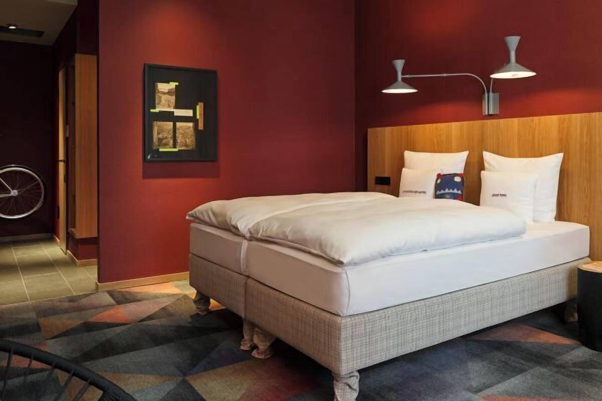 Roupas de cama premium, edredons de pluma, frigobar, cofres nos quartos