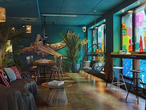 Coin salon dans le hall