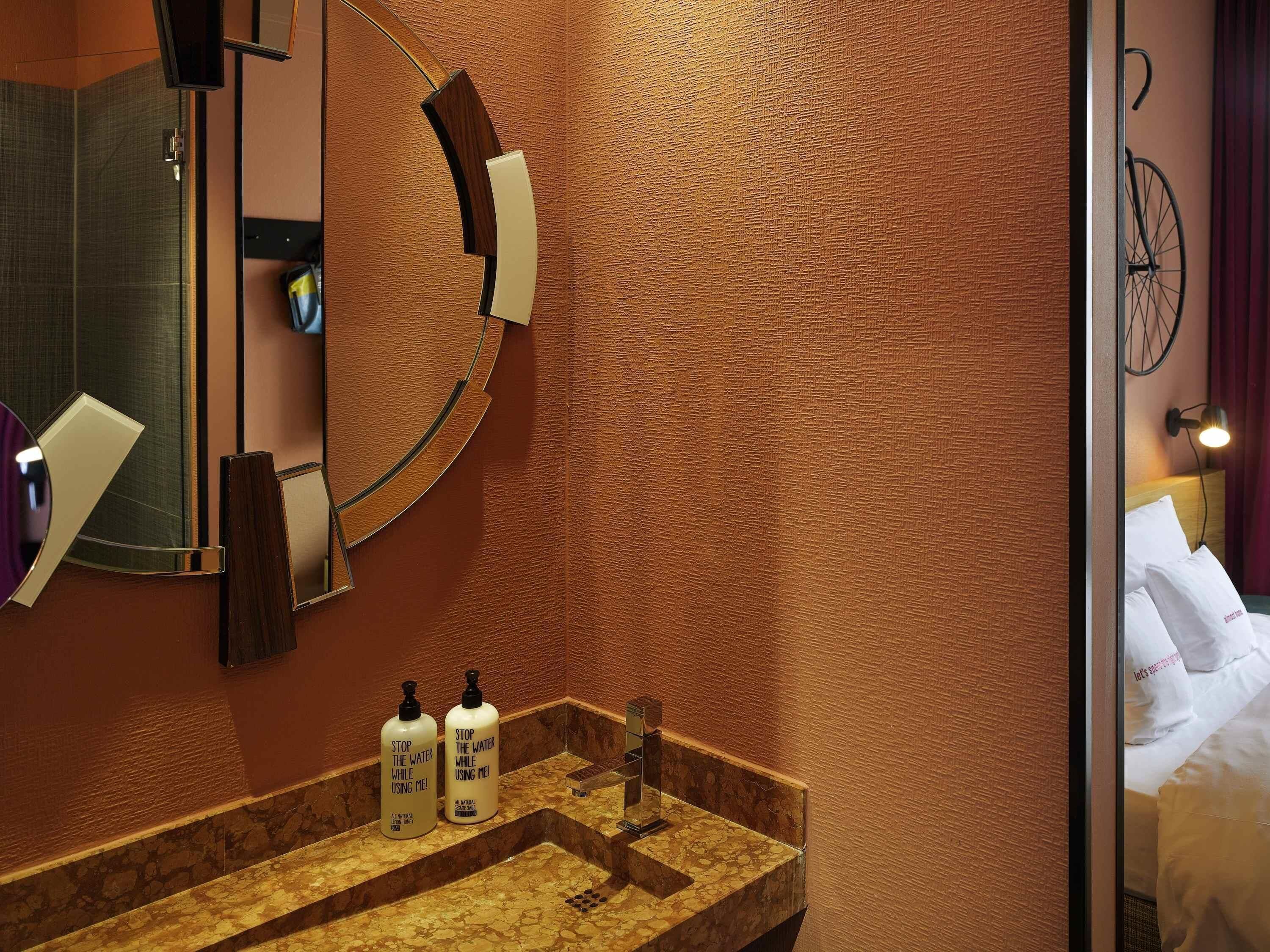 Literie de qualité supérieure, couette en duvet d'oie, minibar