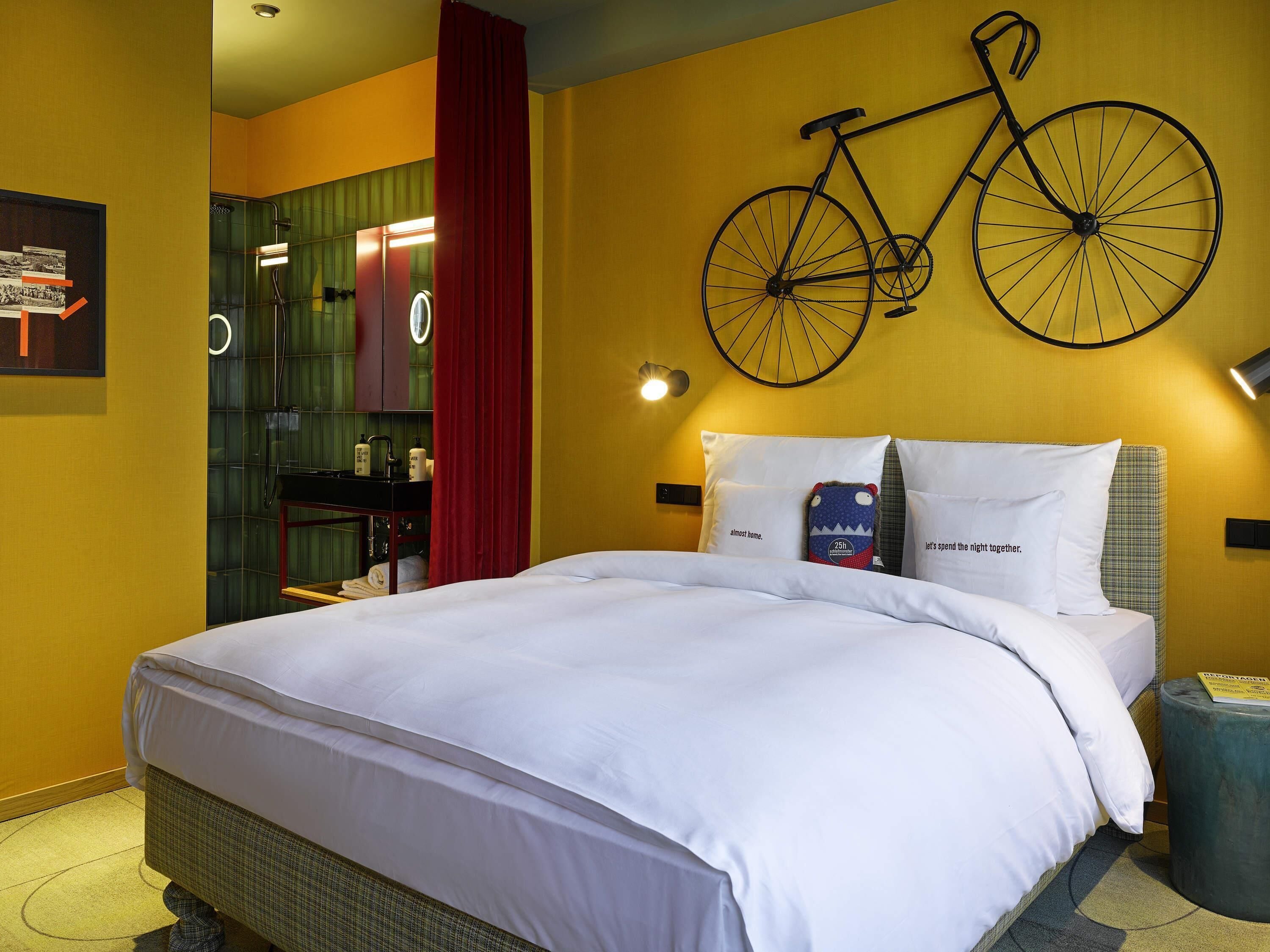 Large | 高档床上用品、羽绒被、迷你吧、客房内保险箱